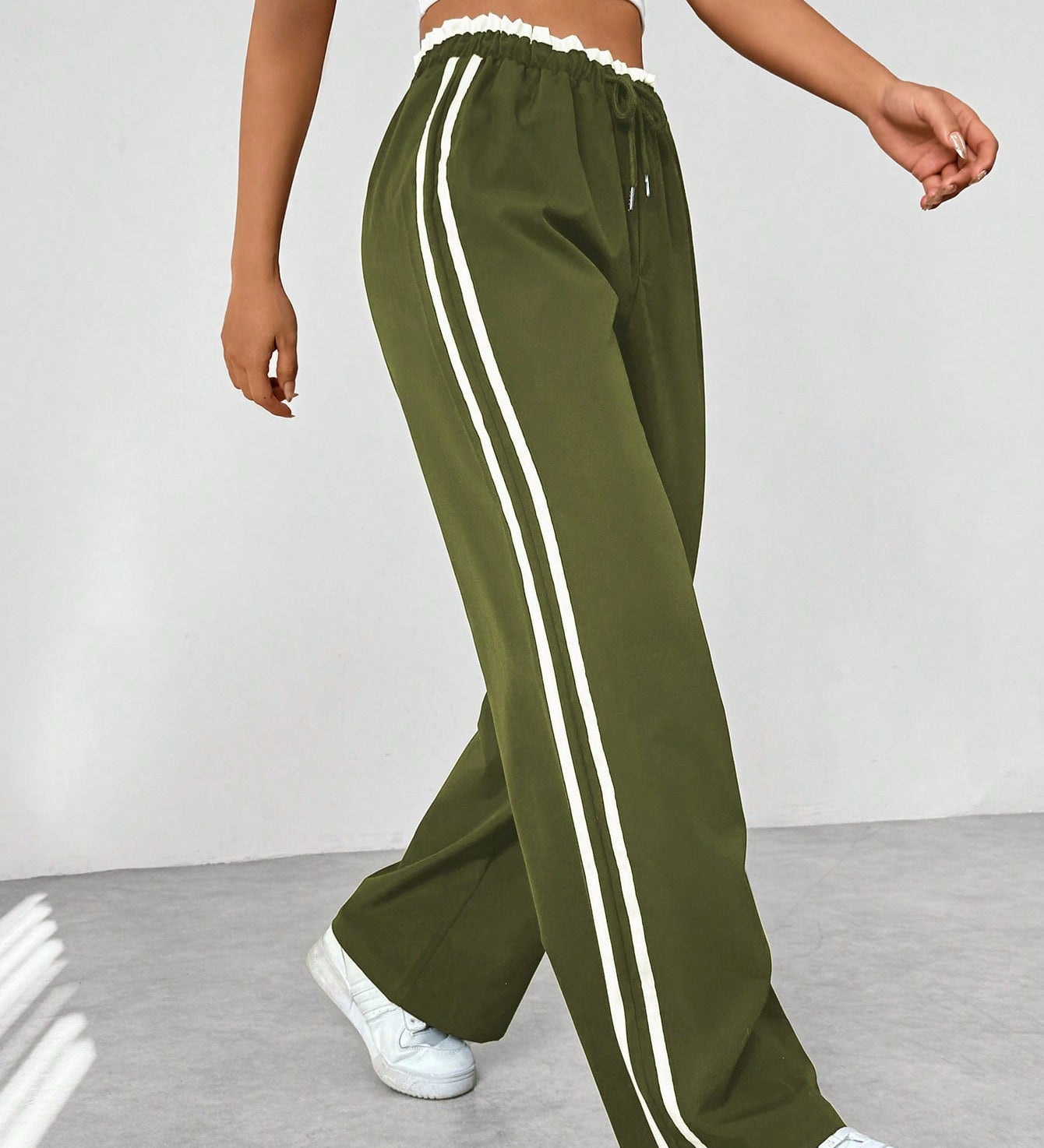 Lara | Damen Jogginghose Wide Leg Seitenstreifen