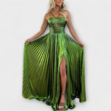 Goldenes Maxikleid mit Metallic-Stoff und Schlitz