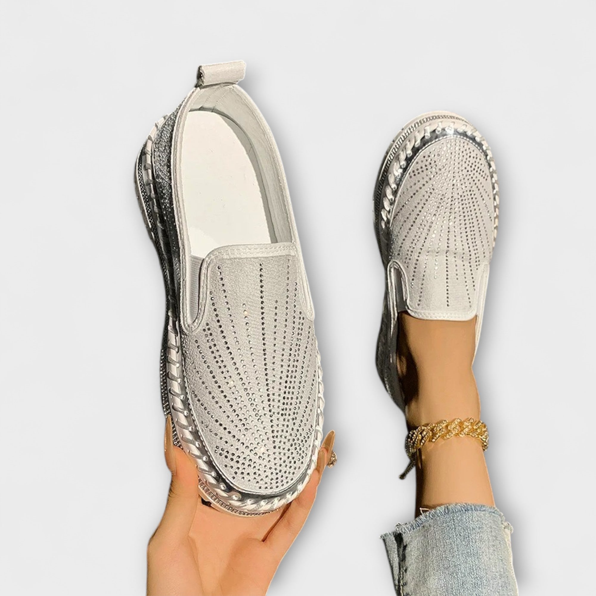 Sieglind - Slipper mit Strass-Verzierung