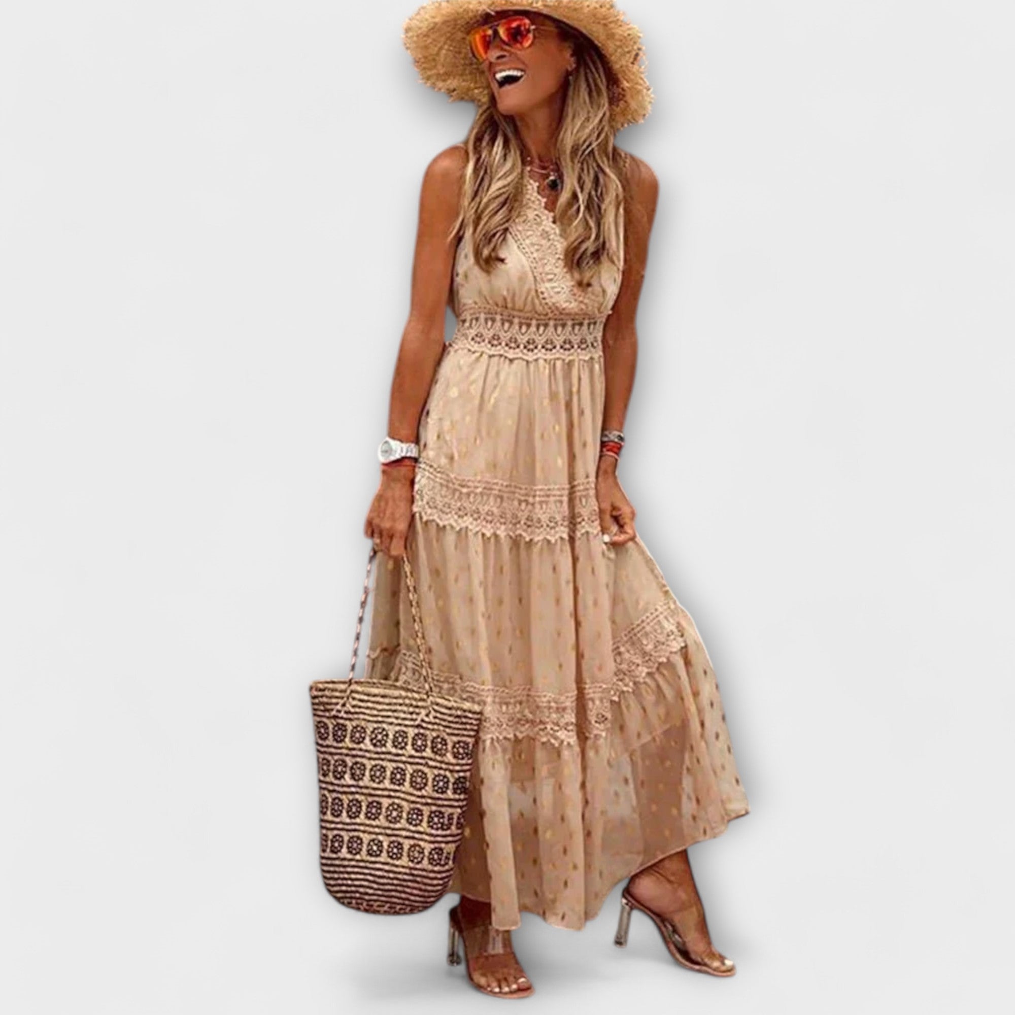 Lola - Hellblaues Maxikleid mit Boho-Spitze