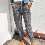 Stilvolle Damenhose mit eleganten Leo-Print